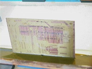 Platine in der Ätzmaschine