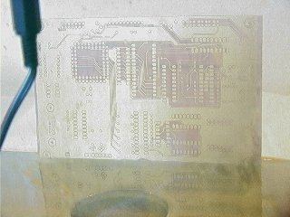 Platine in der Ätzmaschine
