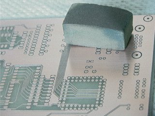 Platine in der Ätzmaschine