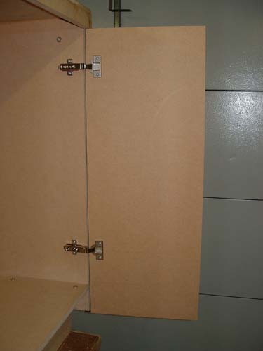 Erste Tür im Schrank